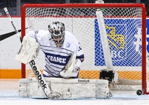 ST. CATHARINES, CANADA - JANUARY 14: France's Anais Aurard #20 makes a save during relegation round action against Team Switzerland at the 2016 IIHF Ice Hockey U18 Women's World Championship. (Photo by Francois Laplante/HHOF-IIHF Images)

